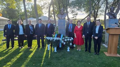 Vengriyada Alisher Navoiy byusti o&lsquo;rnatildi