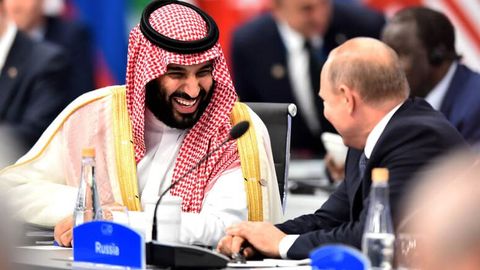 &ldquo;Rossiya uchun yomon ssenariy&rdquo;. Saudiya valiahd shahzodasi BRIKS sammitiga borishdan bosh tortdi va neftni 50 dollargacha tushirish bilan tahdid qildi
