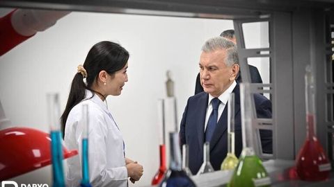 Shavkat Mirziyoyev OKMK Muhandislik maktabini borib ko&lsquo;rdi