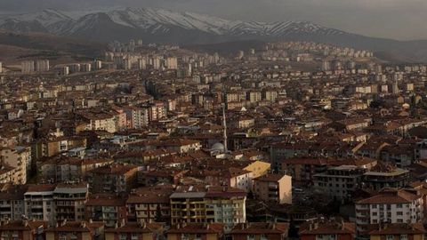Turkiyada salkam 6 magnitudali zilzila yuz berdi (video)