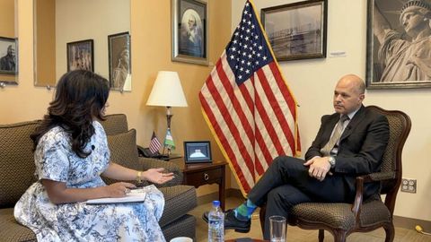 Афғонистондан олиб ўтилган авиатехникалар, ҳарбий ҳамкорлик ва эркин ОАВ: АҚШ элчиси Ўзбекистон сиёсатини қандай баҳолади?