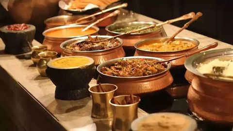 Hindistonda ovqatga tupurish qonun bilan taqiqlanadi