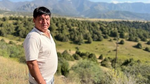 &ldquo;Bir xonada olti kishi yashaganmiz&rdquo;. Zokir Ochildiyev ijaraga alohida uy ham ololmagani va Jahongir Otajonov klipini bloklatgani haqida (foto)