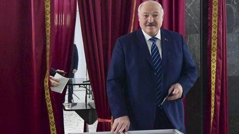 Kreml Lukashenko saylanganidan keyin namoyishlar boshlansa, Belarusga kuchlar yuborishga va&rsquo;da berdi