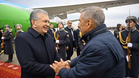 Shavkat Mirziyoyev BRICS sammitining protokol tadbirlarida ishtirok etish uchun Qozon shahriga yetib bordi