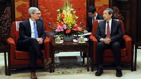 Apple bosh direktori Xitoyga sarmoya kiritishni ko‘paytirishga va’da berdi 