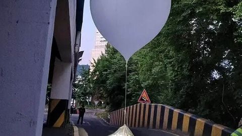 KXDR uchirgan chiqindi sharlari Seuldagi prezident majmui ustida yorildi