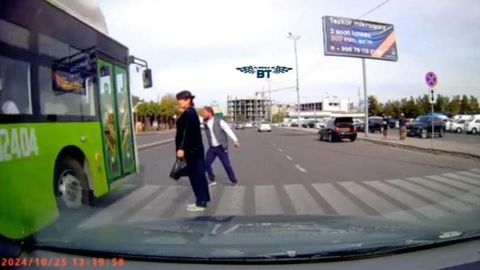 Toshkentda &ldquo;peshexod&rdquo;dan o&lsquo;tayotgan piyodalarga yo&lsquo;l bermagan avtobus haydovchisi ishdan bo&lsquo;shatildi