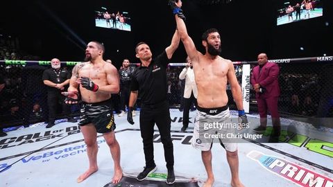 Topuriya &mdash; 2,44 million, Chimayev &mdash; 1,52 million, Maks esa 1,28 million dollar. UFC 308 turniri ishtirokchilarining gonorarlari ma&rsquo;lum bo&lsquo;ldi
