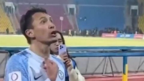 Qozog&lsquo;iston termasi sardori muxlislardan birini yakkama-yakka jangga chorladi (video)