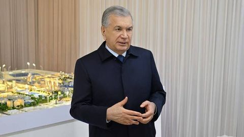 Shavkat Mirziyoyev Karmanada qurilayotgan yirik kimyo texnoparkida bo&lsquo;ldi