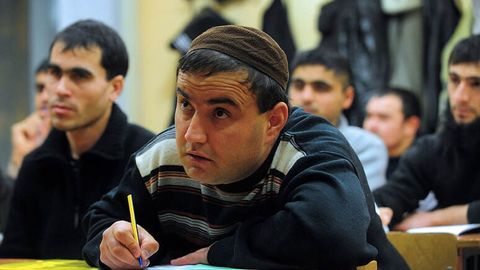 Rossiyada migrantlar uchun imtihon narxlari belgilandi