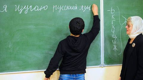 Putin muhojirlarning til bilish darajasi bilan bog&lsquo;liq muammoni hal etishga chaqirdi&nbsp;