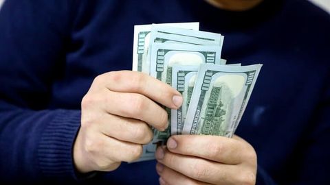 Ўзбекистонда доллар курси яна тушди