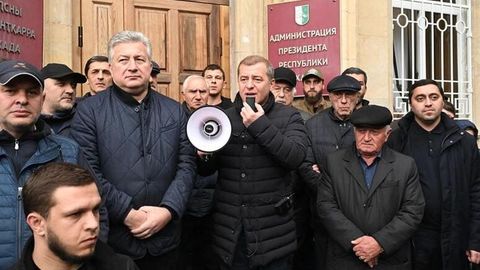 Abxaziyada muxolifat vaqtinchalik hukumat tuzmoqchi 