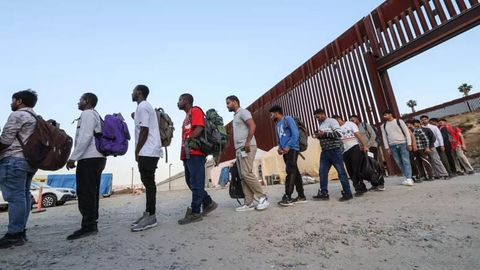 Tramp ommaviy deportatsiyalarni amalga oshirish uchun harbiy kuch ishlatishga tayyorligini tasdiqladi