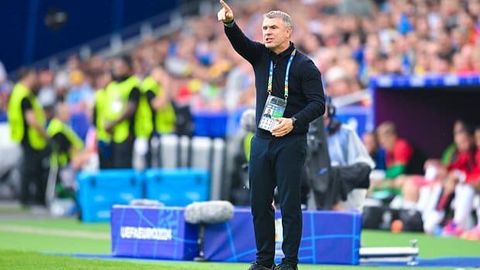 Ukraina futbol jamoasi bosh murabbiyi Sergey Rebrov rus tilida muloqot qilishdan bosh tortdi