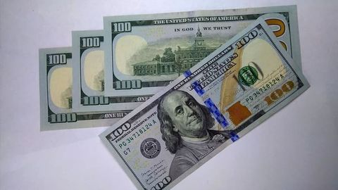 O&lsquo;zbekistonda dollar rasmiy kursi ilk bor 12 855 so&lsquo;mdan oshdi