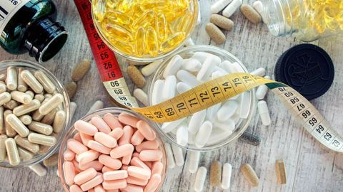Befoyda va qimmat: shifokorlar tavsiya etmaydigan 5 ta turdagi biologik faol qo&lsquo;shimchalar