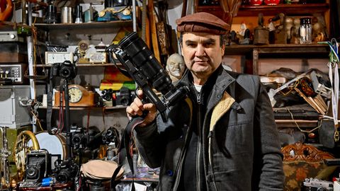 &ldquo;Агар имкон бўлганида антиквар буюмлар музейини очардим&rdquo; &mdash; Янгиобод бозорида сотувчилик қиладиган собиқ фотосуратчи (фото)