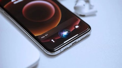 Apple готовит Siri к революции: голосовой помощник станет &laquo;разговорчивее&raquo;&nbsp;