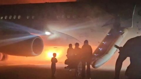 Turkiyada Rossiyaning yo&lsquo;lovchi samolyoti qo&lsquo;nish payti yonib ketdi (video)