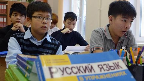 Rossiya Davlat dumasiga rus tilini bilmaydigan migrant bolalarni maktablarga kiritishni taqiqlash loyihasi kiritildi