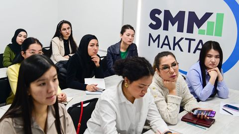 &ldquo;Har bir trener onlayn darslardan farqli ravishda sohaning mayda detallarigacha tushuncha bermoqda&rdquo; &ndash; SMM kursida o&lsquo;qiyotgan ayol