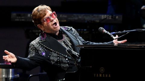 Elton Jon ko&lsquo;zlari deyarli ko&lsquo;rmay qolgani tufayli yangi albomini tugata olmagani haqida so&lsquo;zlab berdi