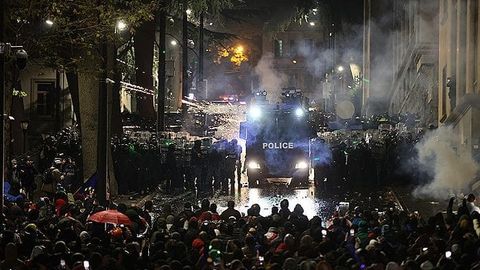 Tbilisidagi namoyishda 107 nafar ishtirokchi hibsga olindi, 10 nafar politsiyachi yaralandi