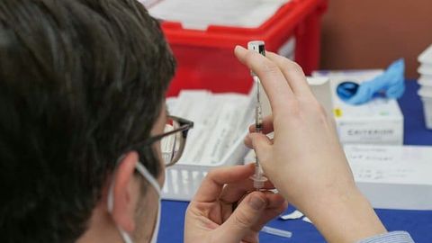 Новая вакцина против ВИЧ доказала свою эффективность в 99% случаев. Сможет ли мир победить страшный вирус?&nbsp;