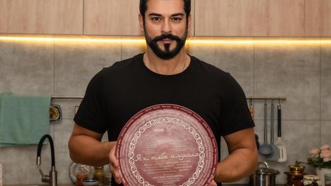 Turk aktyori Burak O&lsquo;zchivit Rossiyaning yana bir serialida bosh rolni ijro etadi