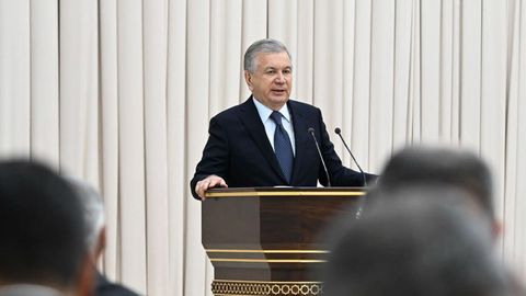 Президент Конституция куни муносабати билан Ўзбекистон халқига байрам табриги йўллади