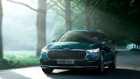 Флагманский Kia K9 &ndash; интересный игрок в сегменте представительских седанов: Классика, устремленная в будущее&nbsp;