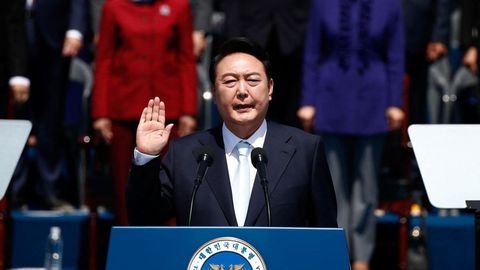 Жанубий Корея президенти истеъфога чиқишдан бош тортди 