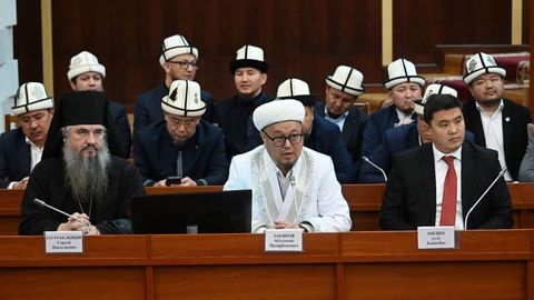 Qirg&lsquo;izistonda dinni&nbsp;uyma-uy yurib targ&lsquo;ib qilish taqiqlanishi mumkin