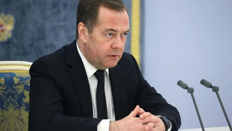 Medvedev kelajakda Rossiya yangi hududlarni bosib olishini aytdi 