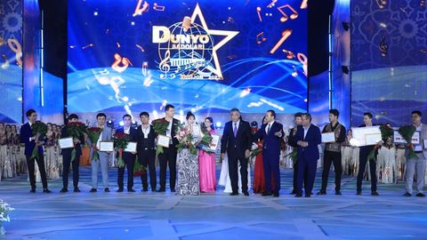 Madaniyat vazirligi &ldquo;Dunyo sadolari&rdquo; festivali g&lsquo;oliblarini &ldquo;anjanchasiga&rdquo; kiydirdi