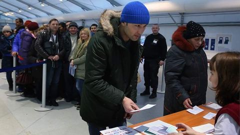 Putin Rossiyadagi muhojirlar sonini kamaytirish yo&lsquo;lini aytdi