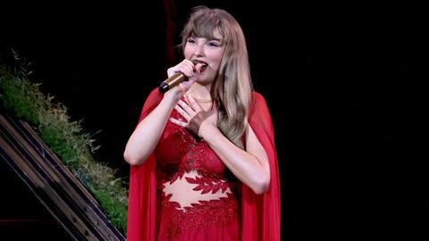 Xonanda Teylor Svift og&lsquo;ir kasal muxlisasiga 5 ming dollarlik ko&lsquo;ylak sovg&lsquo;a qildi (video)
