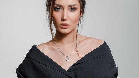 To&lsquo;rt tilda so&lsquo;zlasha oladigan, turk aktyori qalbini zabt etgan va davosiz kasallikdan aziyat chekadigan Yulduz Rajabova 35 yoshda (foto, video)