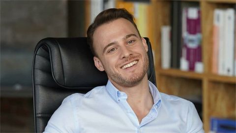 Turk aktyori Kerem Bursin birinchi marta ota bo&lsquo;ladi