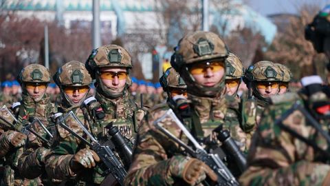 Toshkentda harbiylar namoyishkorona piyoda yurishi bo&lsquo;lib o&lsquo;tdi (foto)