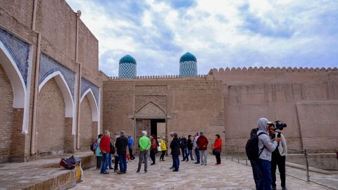 Turistik klaster maqomi kompleks turistik xizmatlar ko&lsquo;rsatuvchi mustaqil tashkilotlar va YTTlarga beriladi