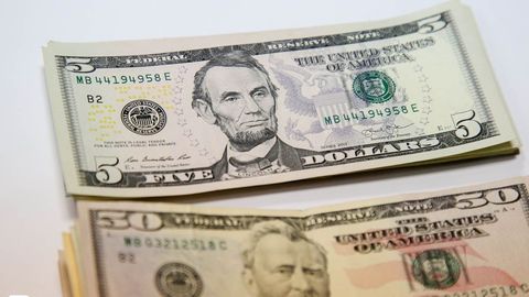 O&lsquo;zbekistonda dollarning rasmiy kursi pastladi