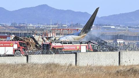 Janubiy Koreyada halokatga uchragan samolyotning qora qutilari 4 daqiqa oldin yozib olishni to&lsquo;xtatgani aniqlandi