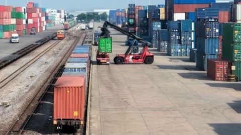Uzbekistan targets doubling international cargo transport and $3bn in transport services export in 2025