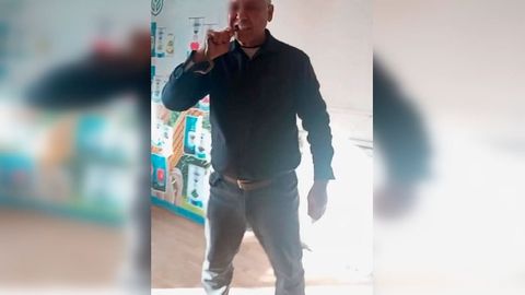 Jizzaxda ilonni tiriklay yegan fuqaro jarimaga tortildi