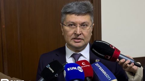 “Ҳайдовчиси ва қўриқчилари майда безориликда айбланиб, 15 суткага қамалган”. Алламжоновга суиқасд ишига алоқадор яна бир суд тафсилоти