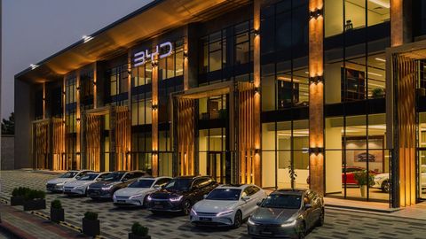 BYD Yunusobod дилерлик марказида совғалар куни ўтказилди 